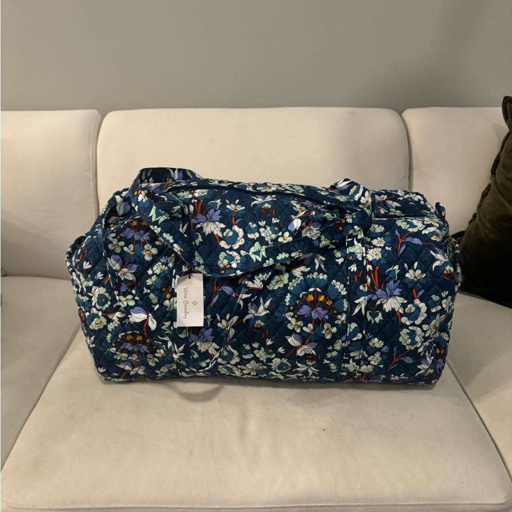 NWT Ver Bradley Floral Bursts Duffel Bag
